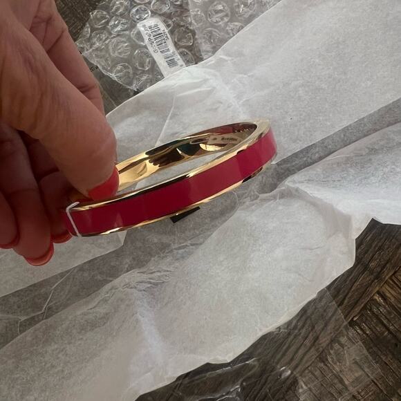 NWT Coach Signature Push Hinged Bangle in Gold/Pink/Petunia - Picture 5 of 9